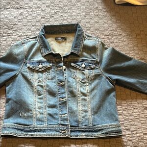 Blue Cropped Jean Jacket with Pointed Collar
only breast button down pockets.